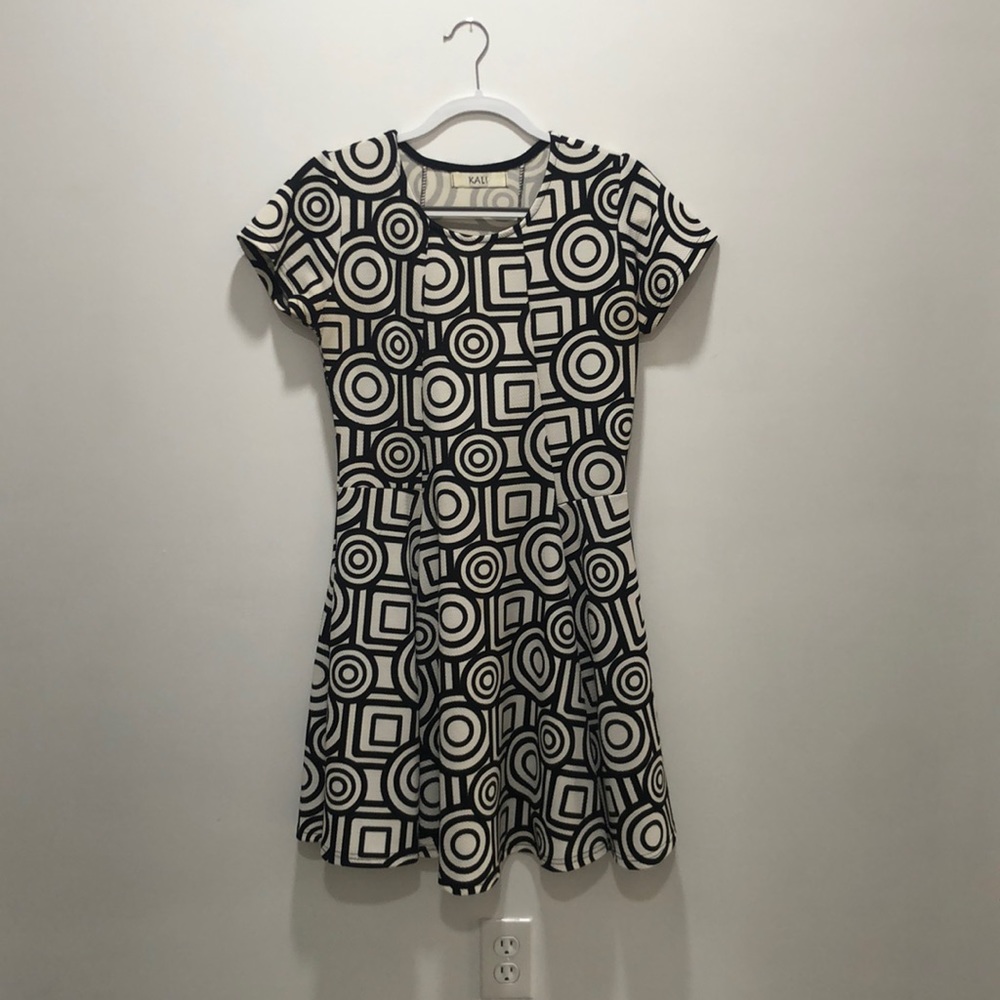 Retro black and white patterned dress